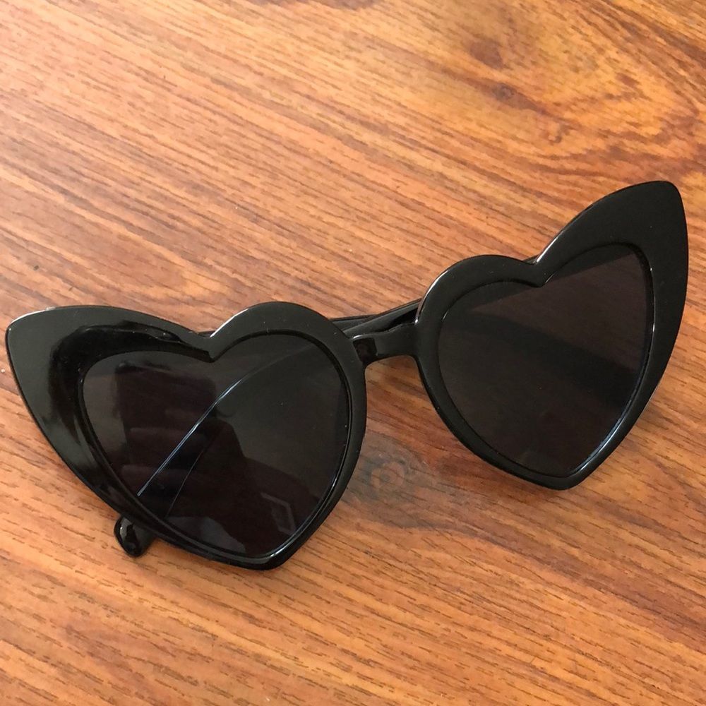 Black heart Sunglasses cat eye